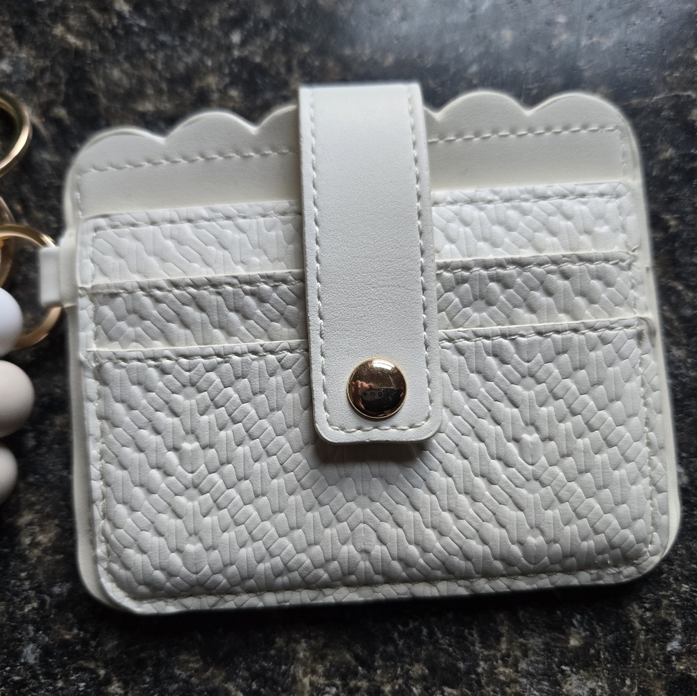 SHEIN White and Gold Key Card Holder - Picture 8 of 11